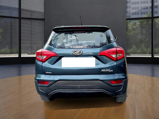 MAHINDRA XUV 300 W6 PM 5839