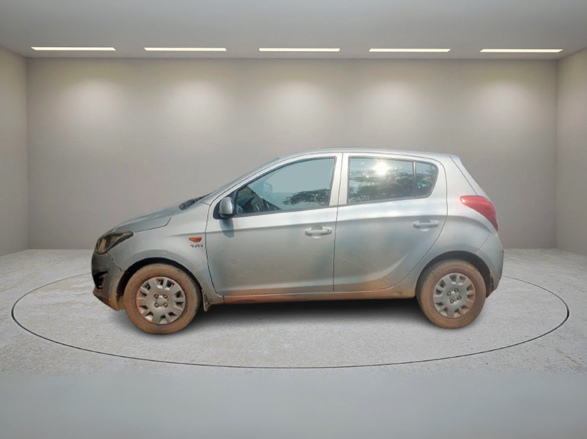 HYUNDAI I20 MAGNA 2012