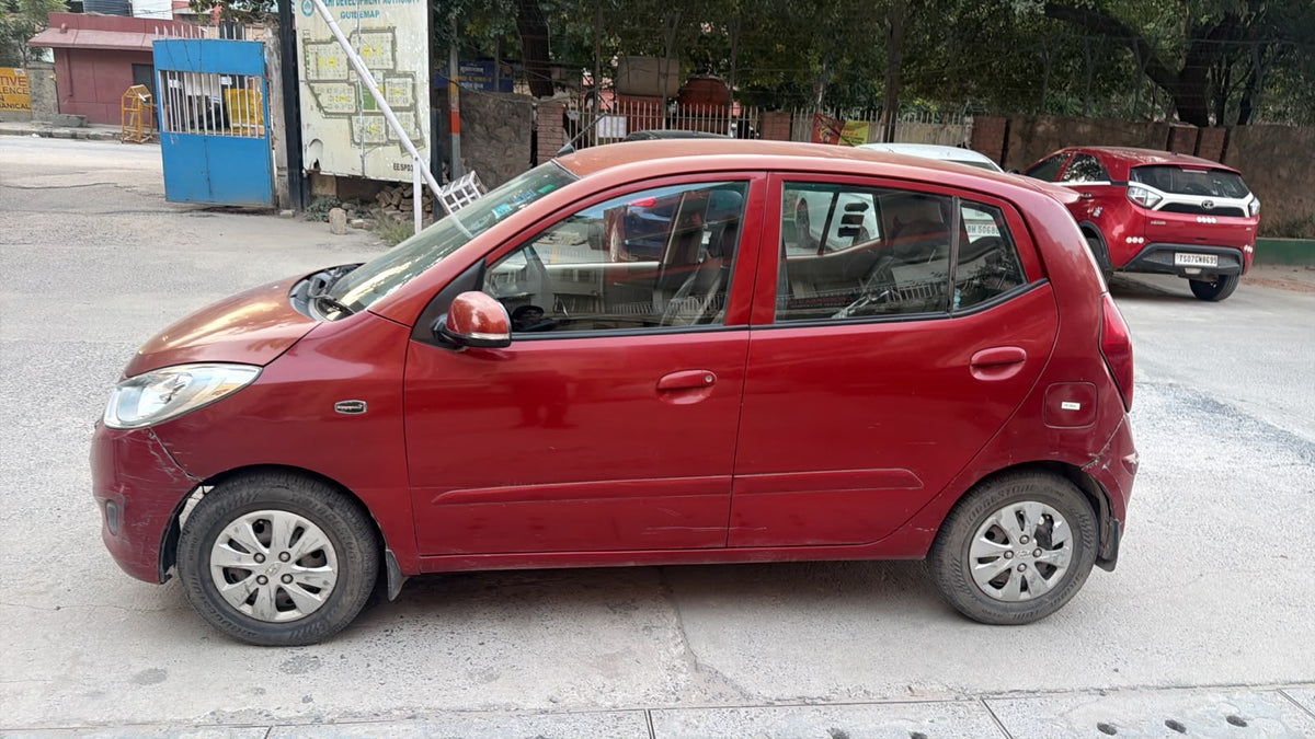Used Hyundai i10 Sportz CNG 2012 — Delhi