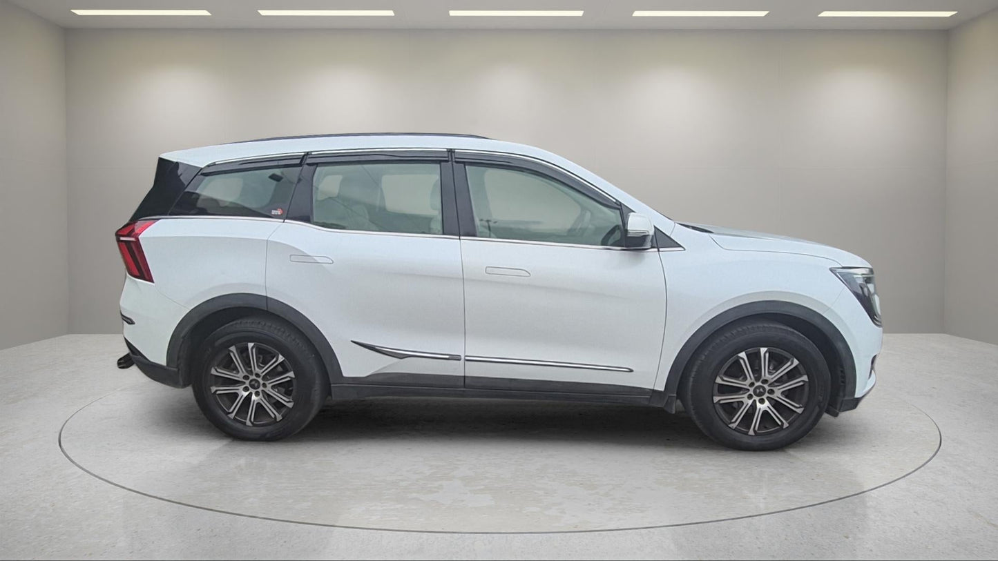 Mahindra XUV 700