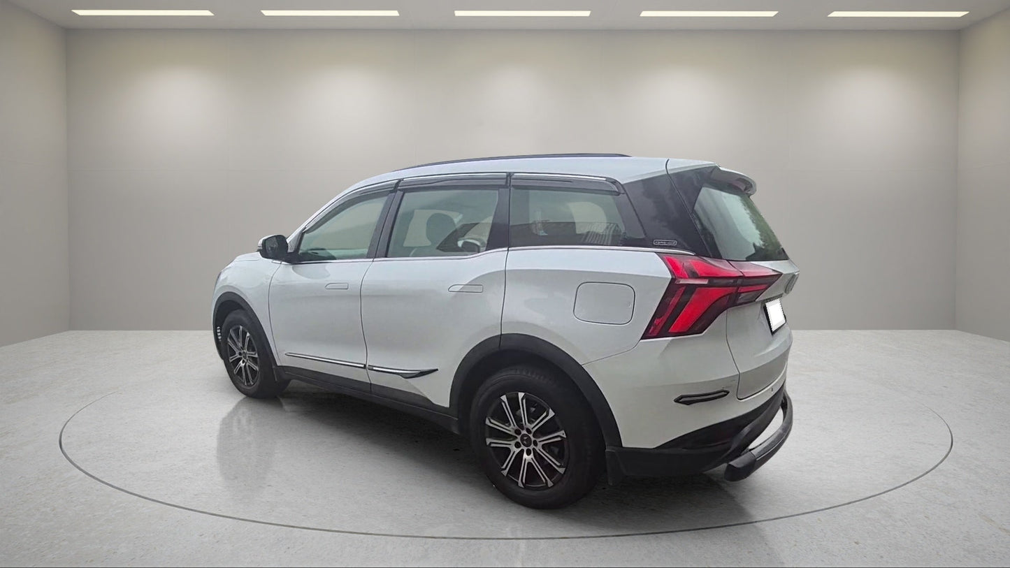 Mahindra XUV 700