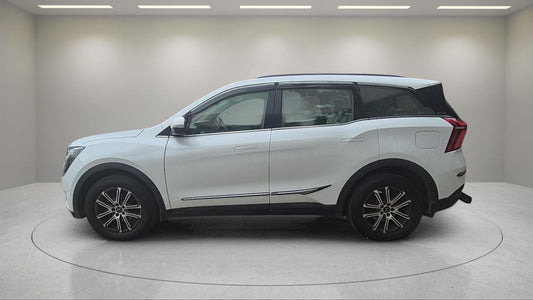 Mahindra XUV 700